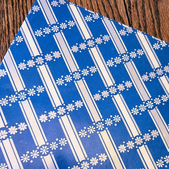 1980's Vintage Gift Wrap - Picture 6 of 9